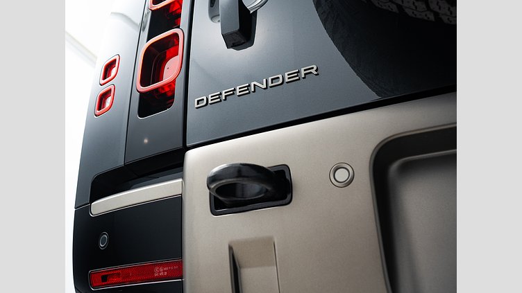 2024 認定中古車 Land Rover Defender 110 カルパチアングレイ D300 AWD（AT） X-DYNAMIC HSE D300 エアサスペンション