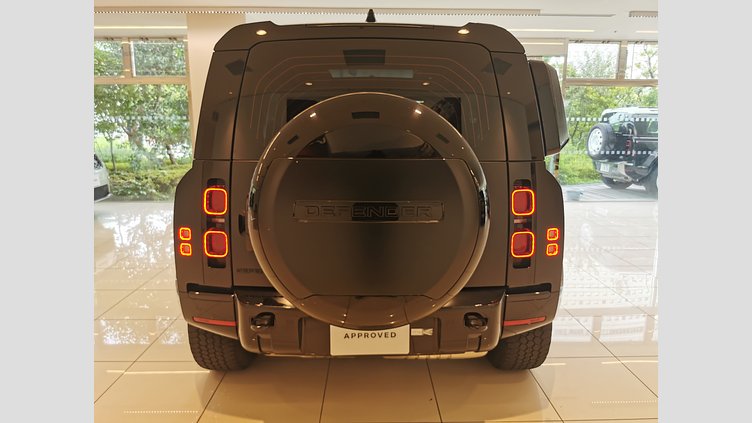 2024 認定中古車 Land Rover Defender 110 サントリーニブラック D300 AWD（AT） X-DYNAMIC HSE