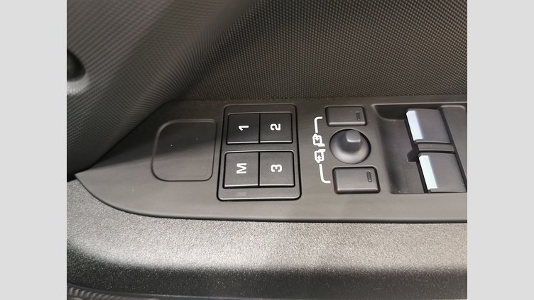 2024 認定中古車 Land Rover Defender 110 カルパチアングレイ P635 ガソリンV8マイルドハイブリッド OCTA Edition One