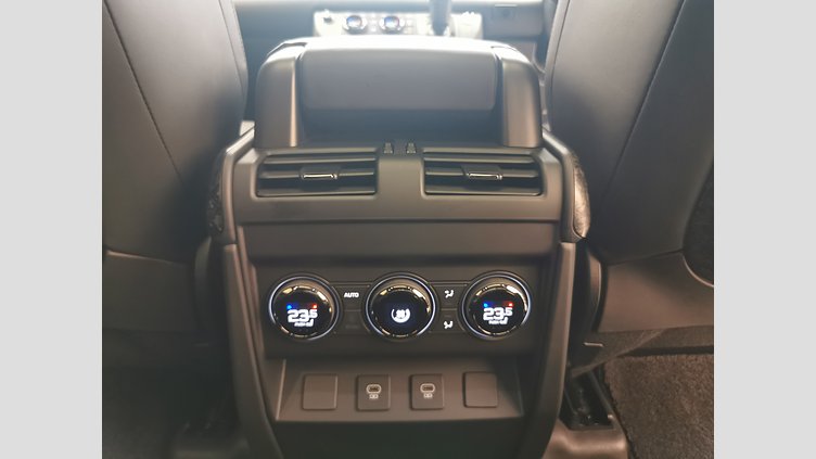 2024 認定中古車 Land Rover Defender 110 カルパチアングレイ P635 ガソリンV8マイルドハイブリッド OCTA Edition One