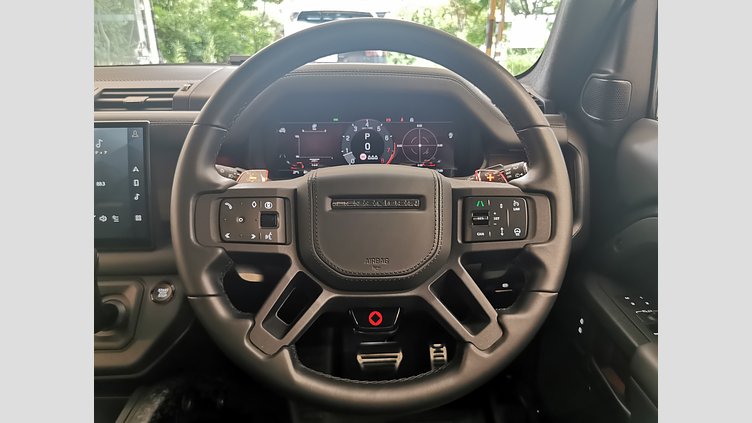 2024 認定中古車 Land Rover Defender 110 カルパチアングレイ P635 ガソリンV8マイルドハイブリッド OCTA Edition One