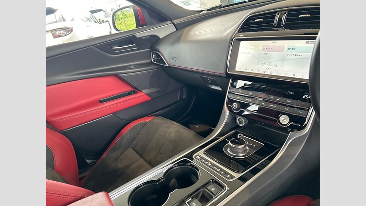2016 認定中古車 Jaguar XE Firenze Red P300
 Ｓ