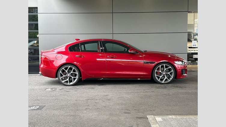 2016 認定中古車 Jaguar XE Firenze Red P300
 Ｓ
