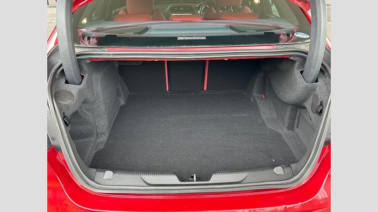 2016 認定中古車 Jaguar XE Firenze Red P300
 Ｓ