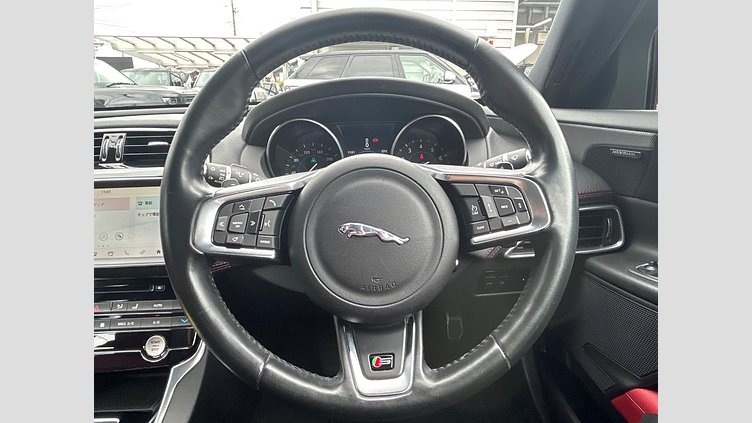 2016 認定中古車 Jaguar XE Firenze Red P300
 Ｓ