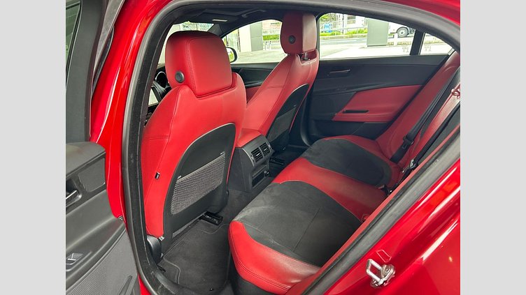 2016 認定中古車 Jaguar XE Firenze Red P300
 Ｓ