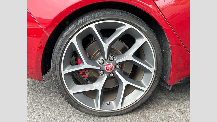 2016 認定中古車 Jaguar XE Firenze Red P300
 Ｓ