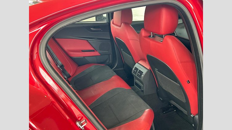 2016 認定中古車 Jaguar XE Firenze Red P300
 Ｓ