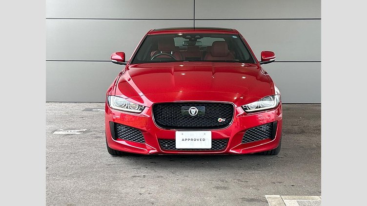 2016 認定中古車 Jaguar XE Firenze Red P300
 Ｓ
