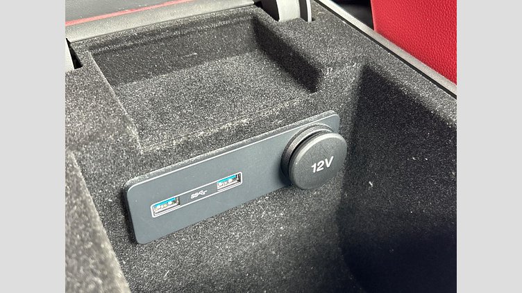 2016 認定中古車 Jaguar XE Firenze Red P300
 Ｓ