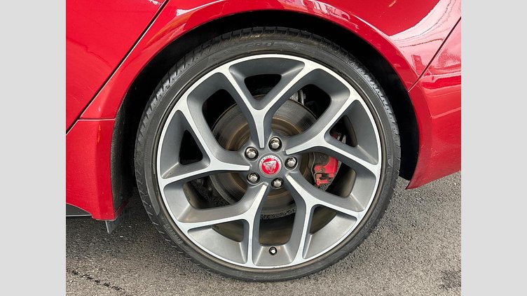 2016 認定中古車 Jaguar XE Firenze Red P300
 Ｓ