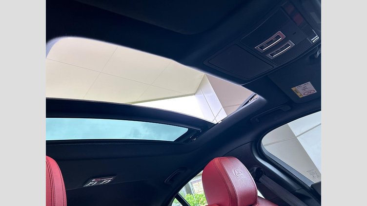 2016 認定中古車 Jaguar XE Firenze Red P300
 Ｓ