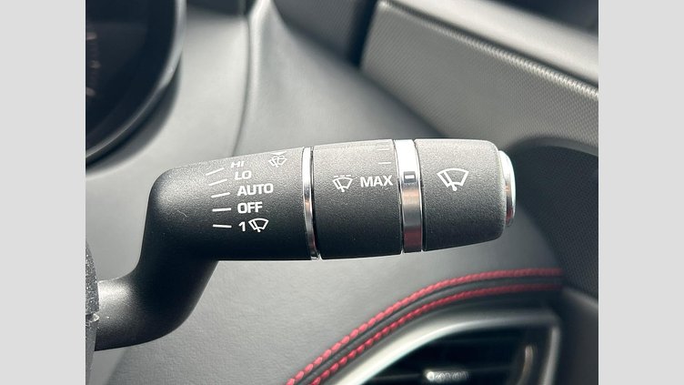2016 認定中古車 Jaguar XE Firenze Red P300
 Ｓ