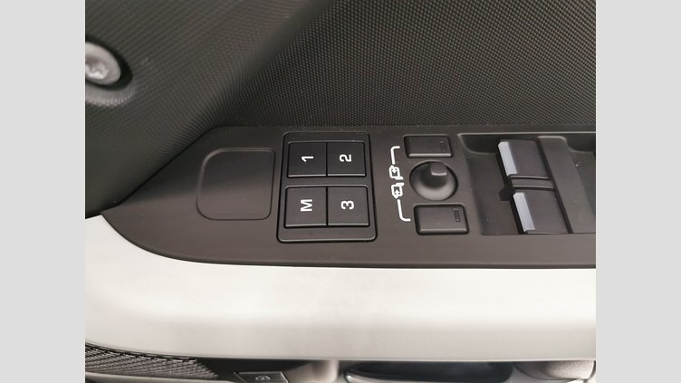 2023 認定中古車 Land Rover Defender 110 サントリーニブラック P300 AWD（AT） SE