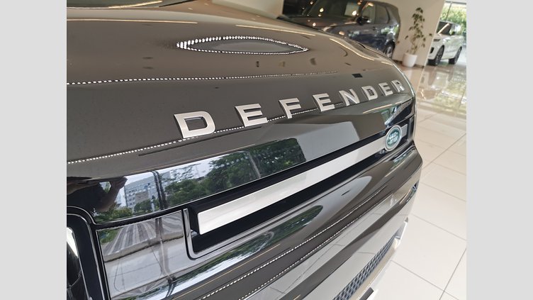 2023 認定中古車 Land Rover Defender 110 サントリーニブラック P300 AWD（AT） SE