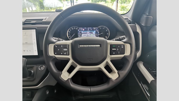 2023 認定中古車 Land Rover Defender 110 サントリーニブラック P300 AWD（AT） SE