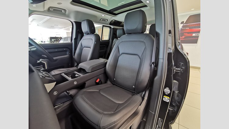 2023 認定中古車 Land Rover Defender 110 サントリーニブラック P300 AWD（AT） SE
