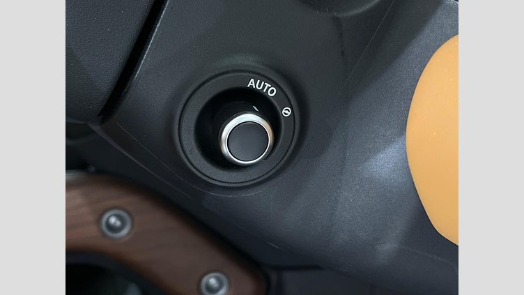 2023 認定中古車 Land Rover Defender 110 サントリーニブラック D300 AWD（AT） X