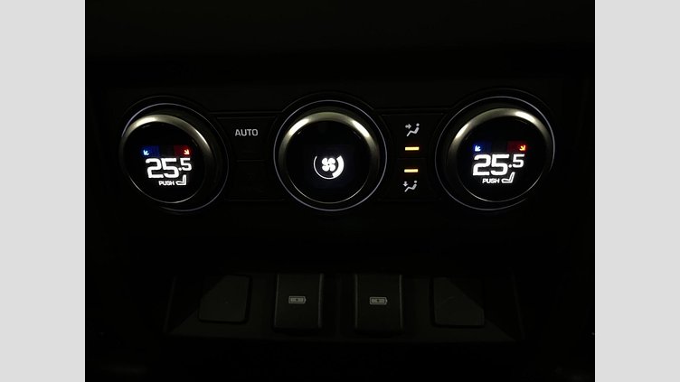 2023 認定中古車 Land Rover Defender 110 サントリーニブラック D300 AWD（AT） X