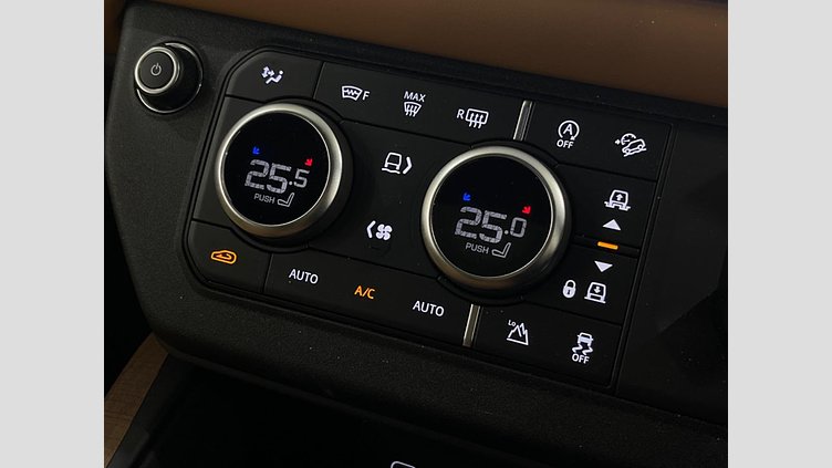 2023 認定中古車 Land Rover Defender 110 サントリーニブラック D300 AWD（AT） X