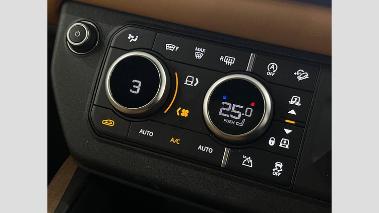 2023 認定中古車 Land Rover Defender 110 サントリーニブラック D300 AWD（AT） X