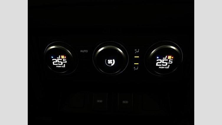 2023 認定中古車 Land Rover Defender 110 サントリーニブラック D300 AWD（AT） X