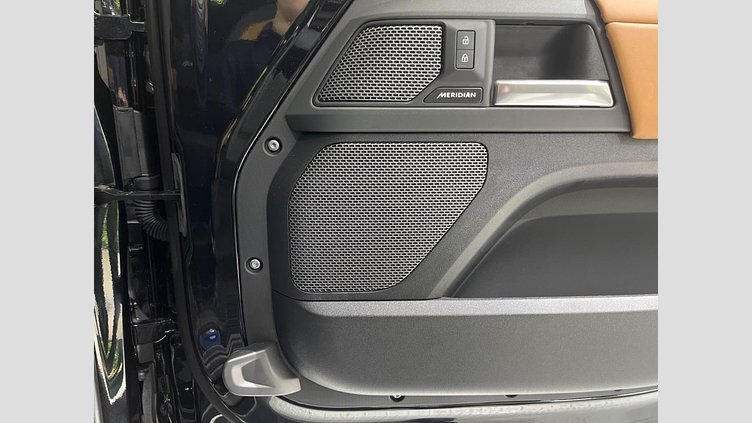 2023 認定中古車 Land Rover Defender 110 サントリーニブラック D300 AWD（AT） X