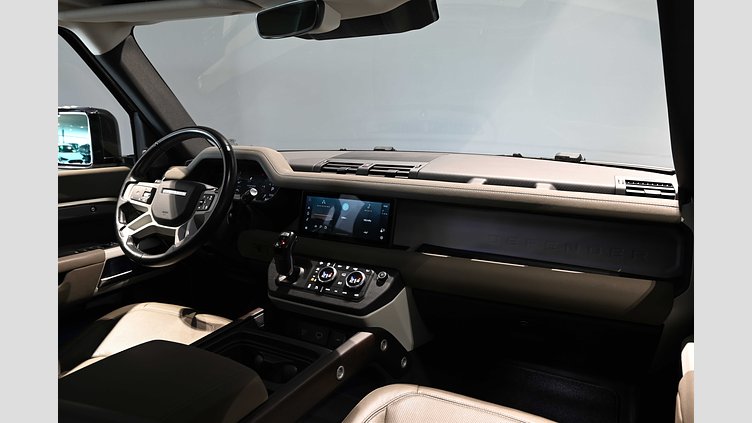 2023 Begagnad Land Rover Defender 110 Pangea Green AWD 110 D300 SE