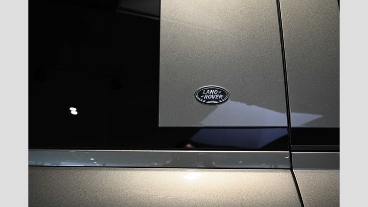 2023 Begagnad Land Rover Defender 110 Pangea Green AWD 110 D300 SE