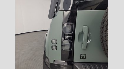 Defender 110 18
