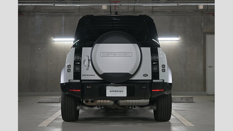 2023 認定中古車 Land Rover Defender 110 ハクバシルバー D300 AWD（AT） X