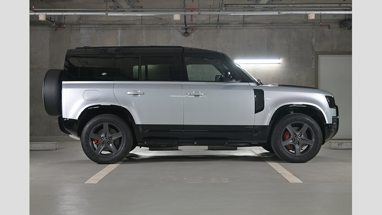 2023 認定中古車 Land Rover Defender 110 ハクバシルバー D300 AWD（AT） X