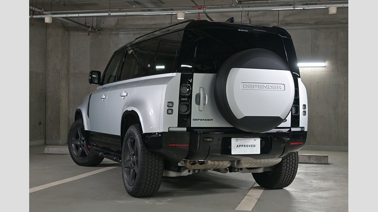 2023 認定中古車 Land Rover Defender 110 ハクバシルバー D300 AWD（AT） X
