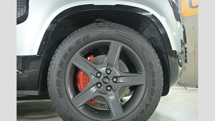 2023 認定中古車 Land Rover Defender 110 ハクバシルバー D300 AWD（AT） X