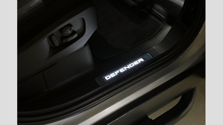 2023 認定中古車 Land Rover Defender 110 ハクバシルバー D300 AWD（AT） X