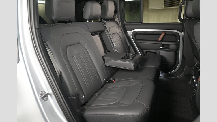 2023 認定中古車 Land Rover Defender 110 ハクバシルバー D300 AWD（AT） X