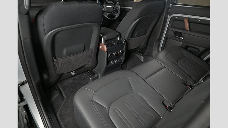 2023 認定中古車 Land Rover Defender 110 ハクバシルバー D300 AWD（AT） X