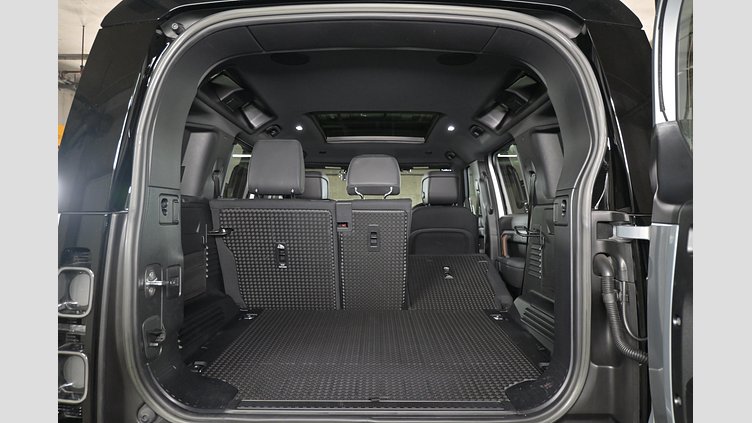 2023 認定中古車 Land Rover Defender 110 ハクバシルバー D300 AWD（AT） X
