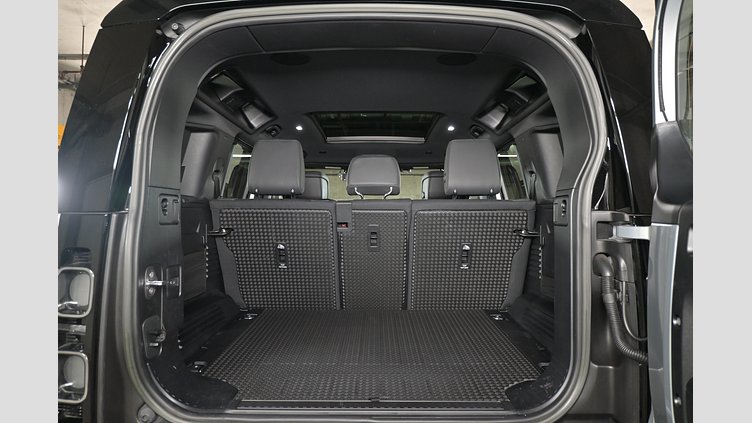 2023 認定中古車 Land Rover Defender 110 ハクバシルバー D300 AWD（AT） X