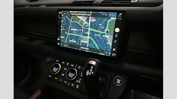 2023 認定中古車 Land Rover Defender 110 ハクバシルバー D300 AWD（AT） X