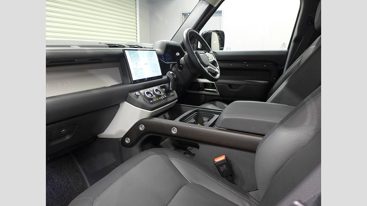 2024 認定中古車 Land Rover Defender 110 サントリーニブラック D300 AWD（AT） X-DYNAMIC HSE