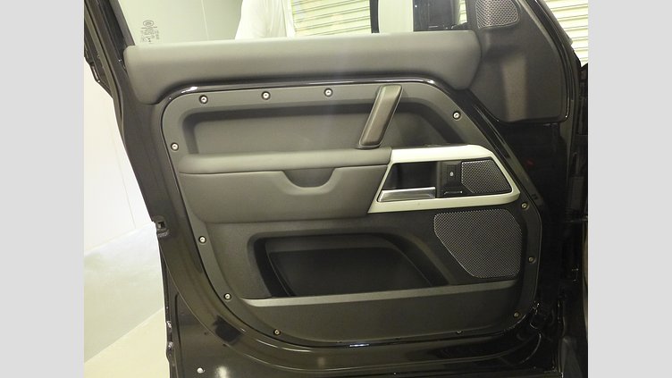 2024 認定中古車 Land Rover Defender 110 サントリーニブラック D300 AWD（AT） X-DYNAMIC HSE