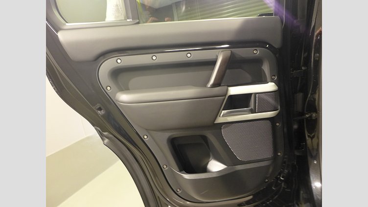 2024 認定中古車 Land Rover Defender 110 サントリーニブラック D300 AWD（AT） X-DYNAMIC HSE