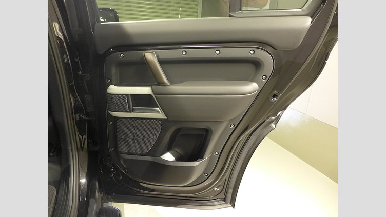 2024 認定中古車 Land Rover Defender 110 サントリーニブラック D300 AWD（AT） X-DYNAMIC HSE