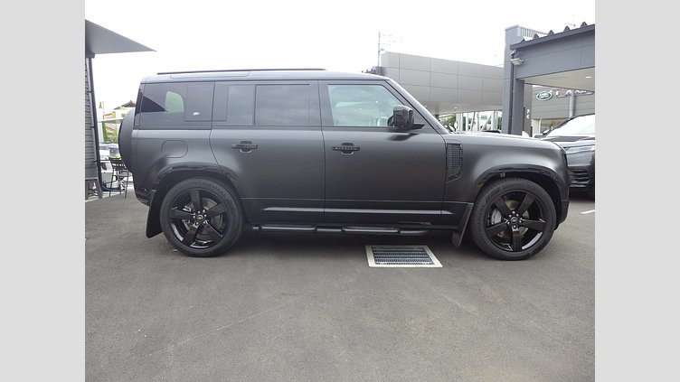 2024 認定中古車 Land Rover Defender 110 サントリーニブラック D300 AWD（AT） X-DYNAMIC HSE