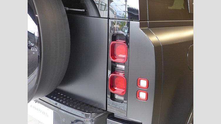 2024 認定中古車 Land Rover Defender 110 サントリーニブラック D300 AWD（AT） X-DYNAMIC HSE