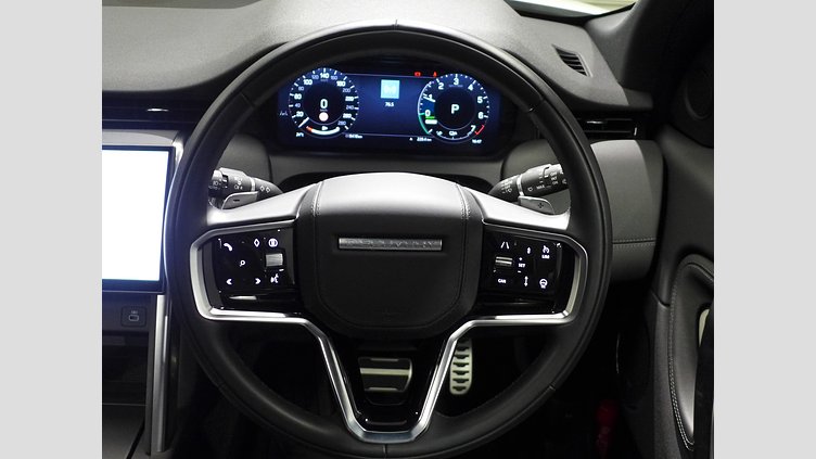 2024 認定中古車 Land Rover Discovery Sport フジホワイト プラグインハイブリッド（ガソリン） 標準ホイール Dynamic HSE