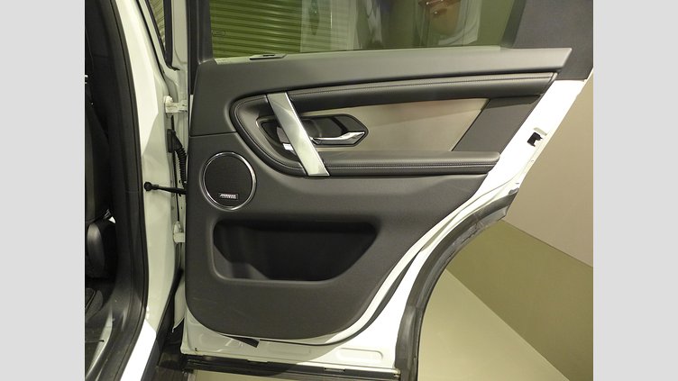 2024 認定中古車 Land Rover Discovery Sport フジホワイト プラグインハイブリッド（ガソリン） 標準ホイール Dynamic HSE