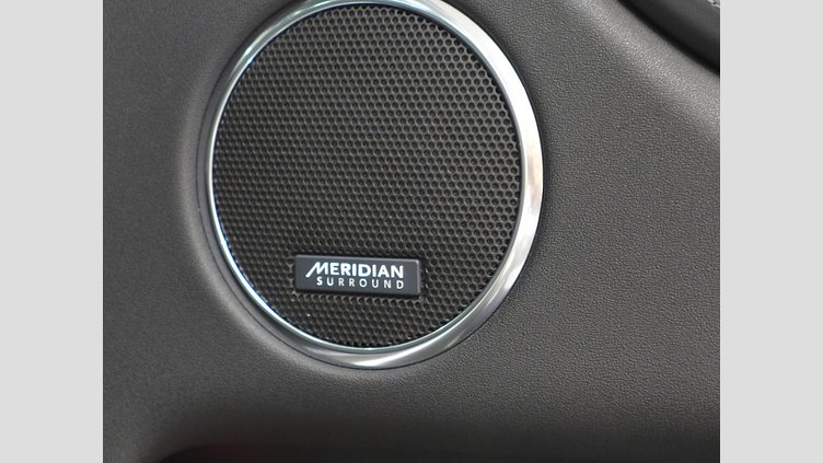 2024 認定中古車 Land Rover Discovery Sport フジホワイト プラグインハイブリッド（ガソリン） 標準ホイール Dynamic HSE