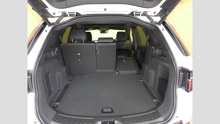 2024 認定中古車 Land Rover Discovery Sport フジホワイト プラグインハイブリッド（ガソリン） 標準ホイール Dynamic HSE